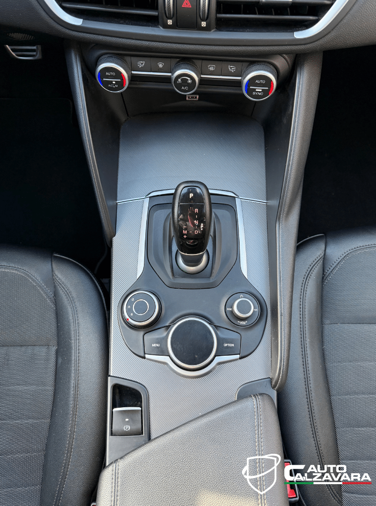 Alfa Romeo Giulia 2.2 Turbodiesel 150 CV AT8 Super / FR789MF