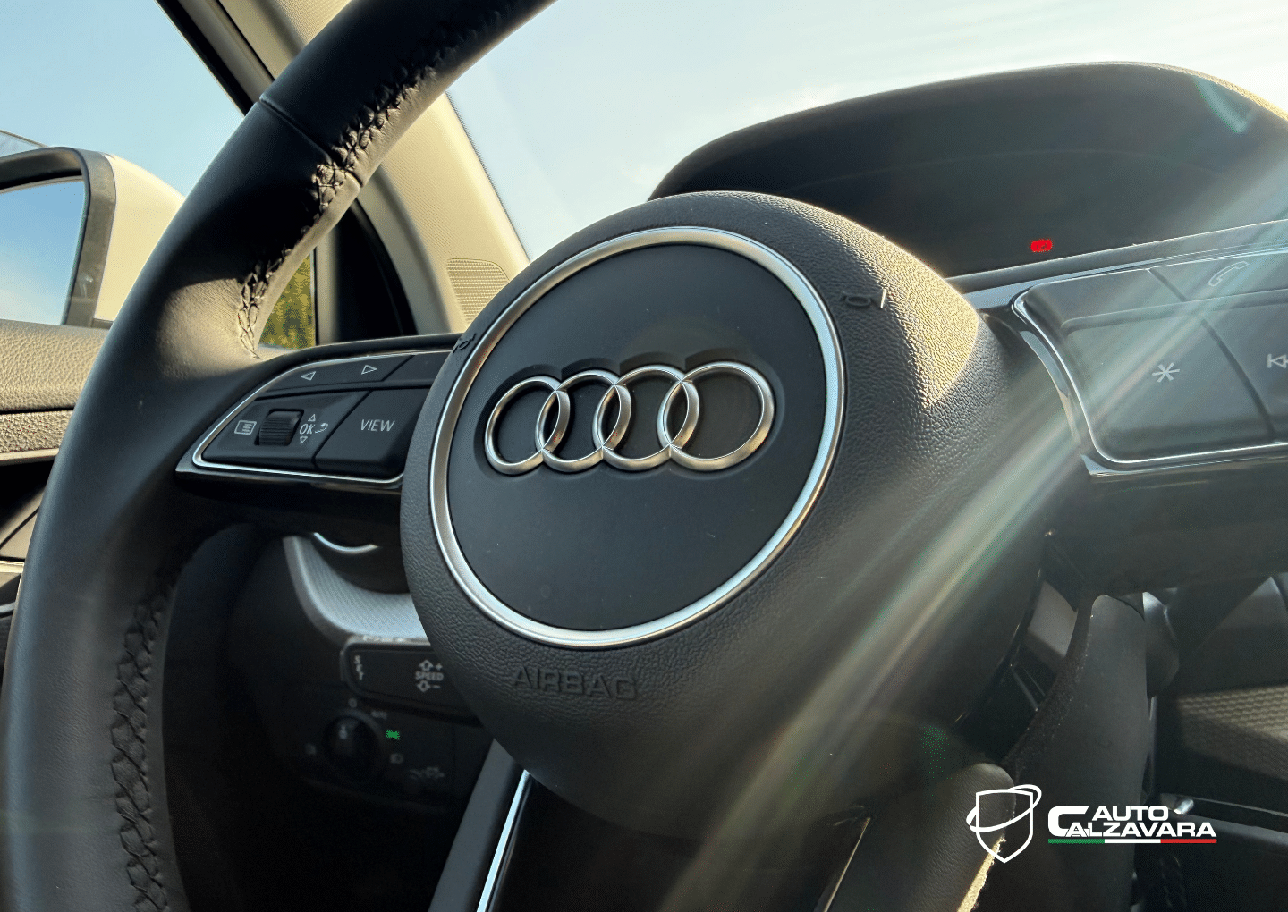 Audi Q2 30 TFSI Business / SA015092