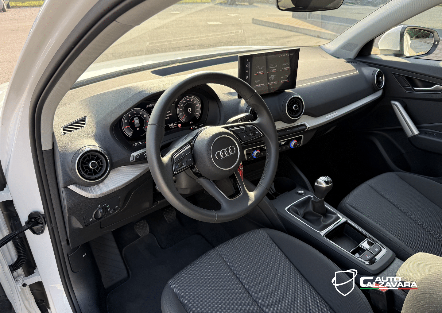 Audi Q2 30 TFSI Business / SA015092