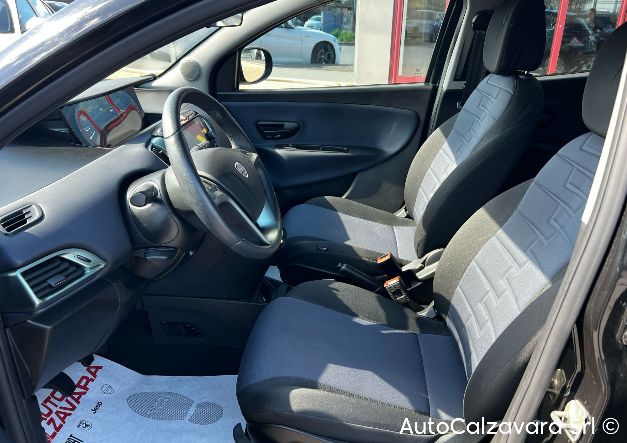 Ypsilon 1.0 FireFly 5 porte S&S Hybrid Gold / NERO CINEMA / GP867AL