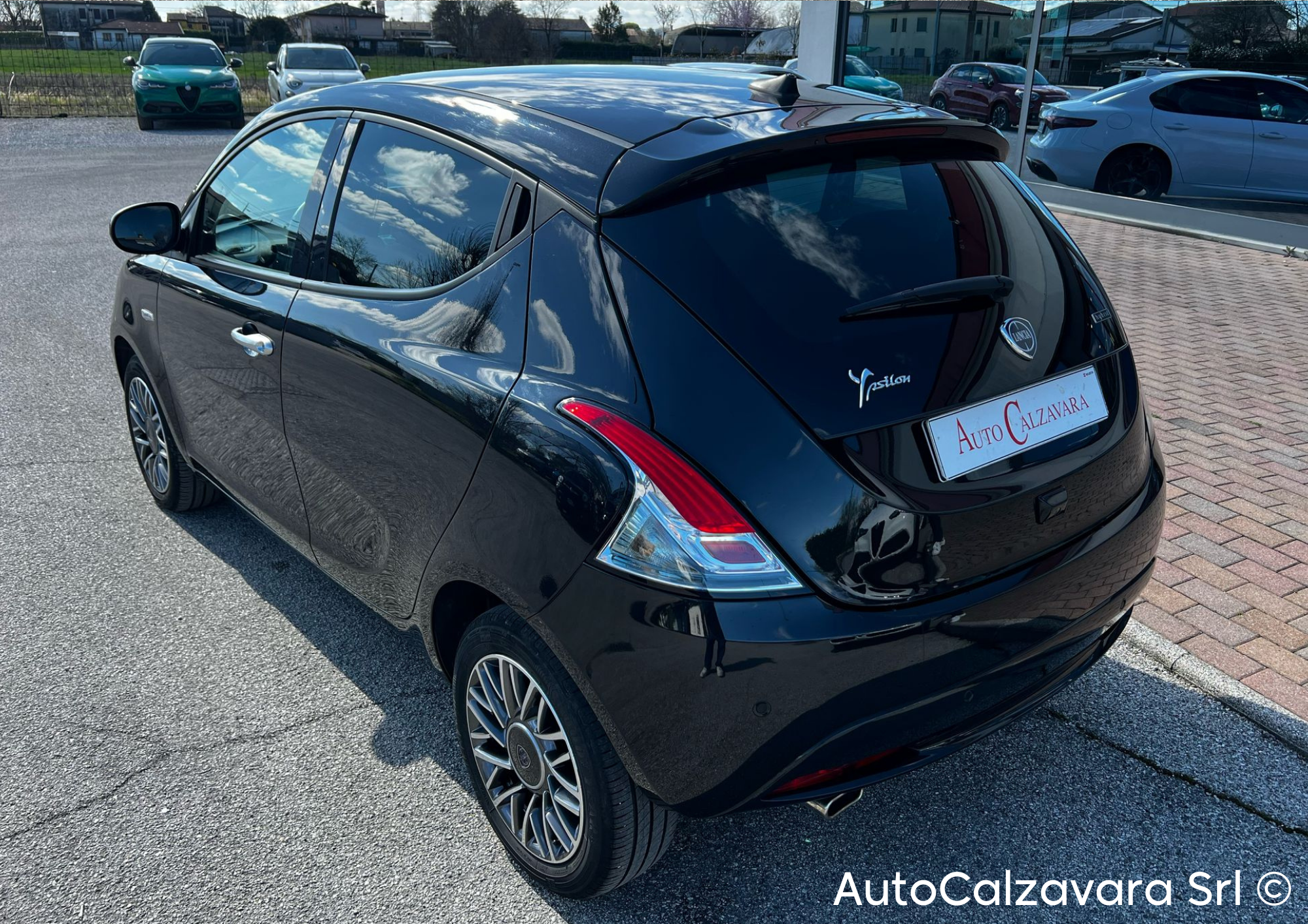 Ypsilon 1.0 FireFly 5 porte S&S Hybrid Gold / NERO CINEMA / GP867AL