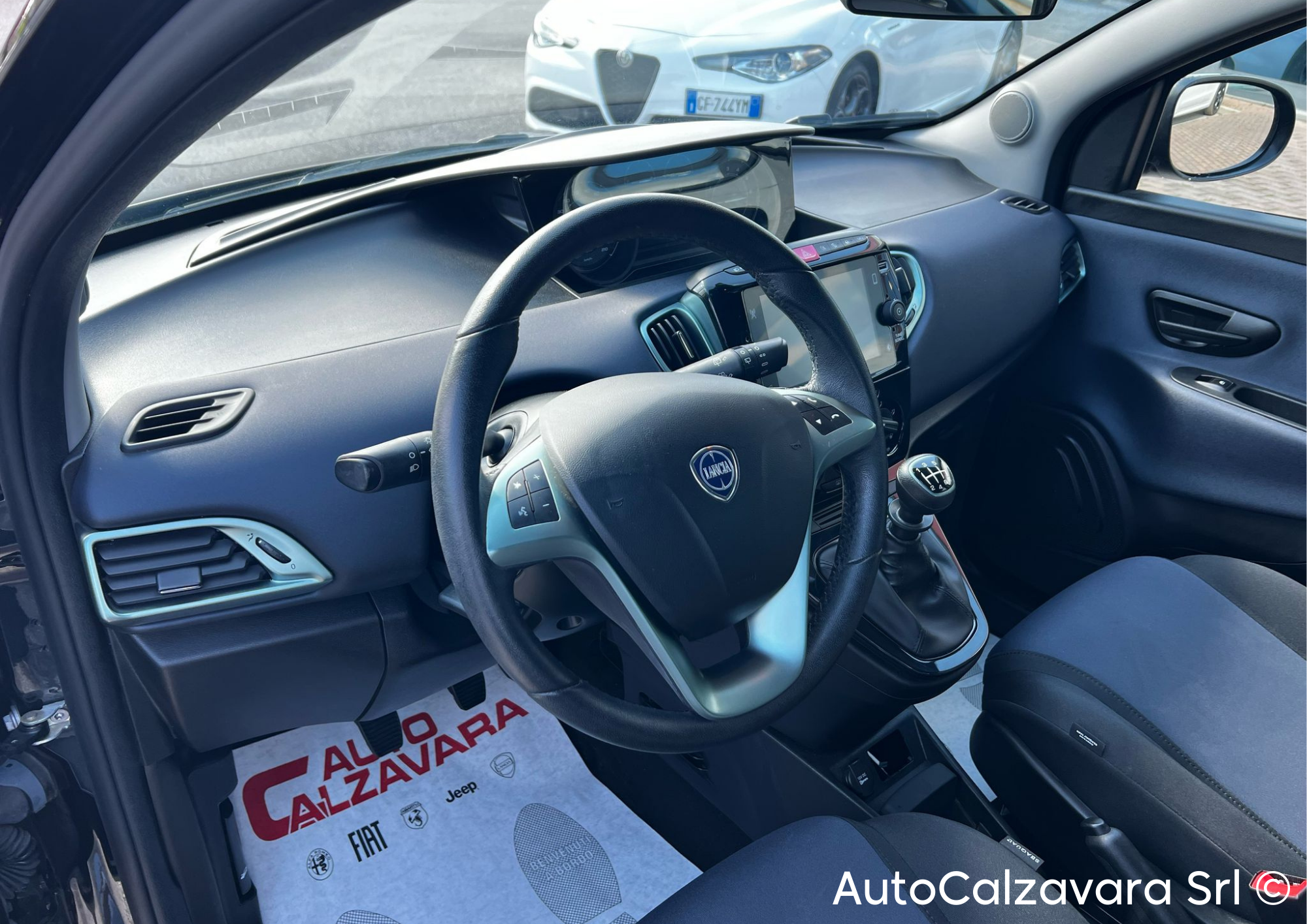 Ypsilon 1.0 FireFly 5 porte S&S Hybrid Gold / NERO CINEMA / GP867AL