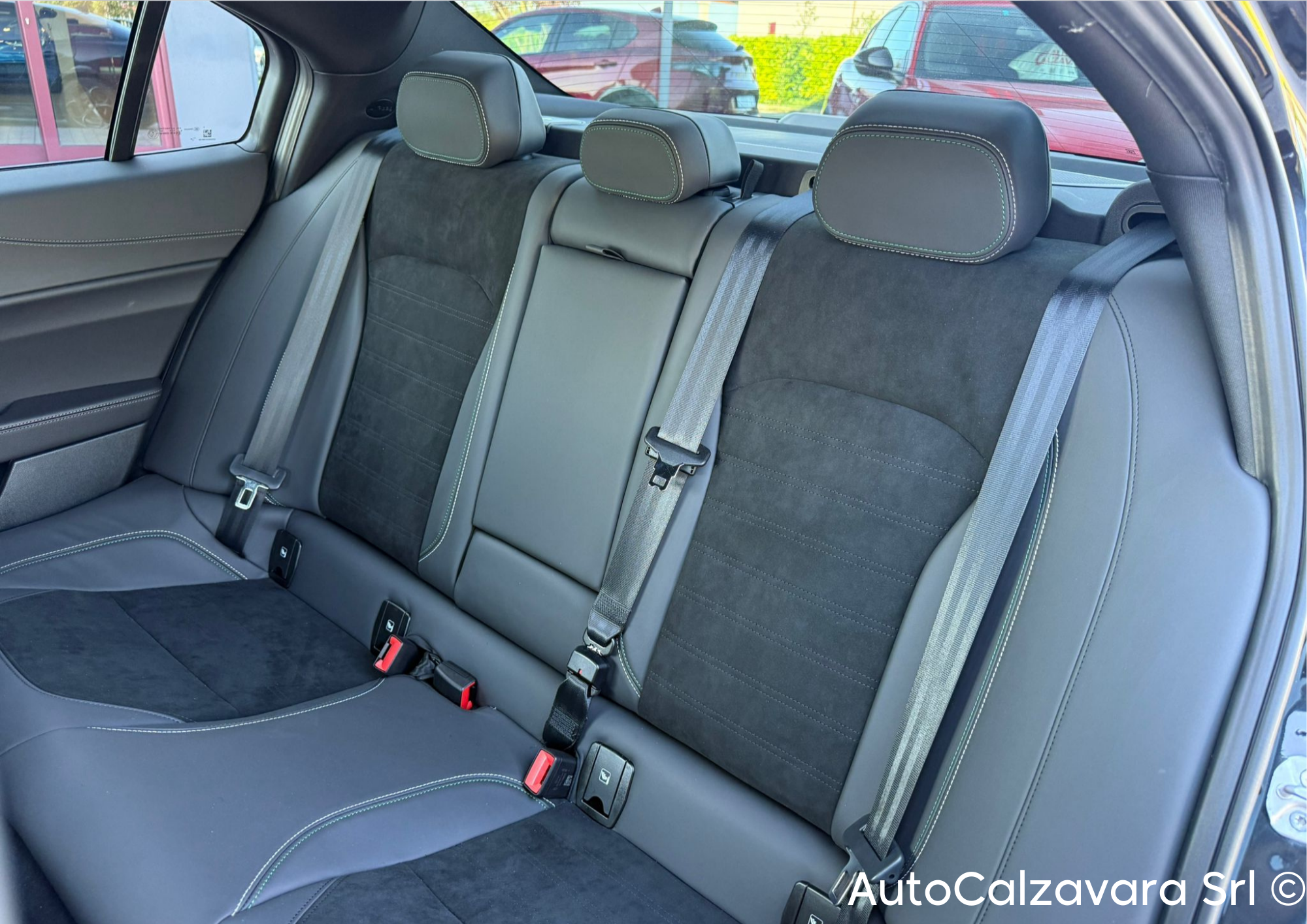 Alfa Romeo Giulia 2.9 V6 Bi-Turbo AT8 Quadrifoglio / NERO VULCANO / R7690282