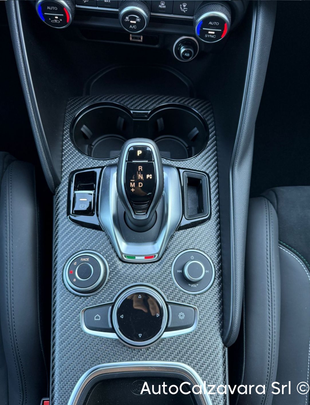 Alfa Romeo Giulia 2.9 V6 Bi-Turbo AT8 Quadrifoglio / NERO VULCANO / R7690282