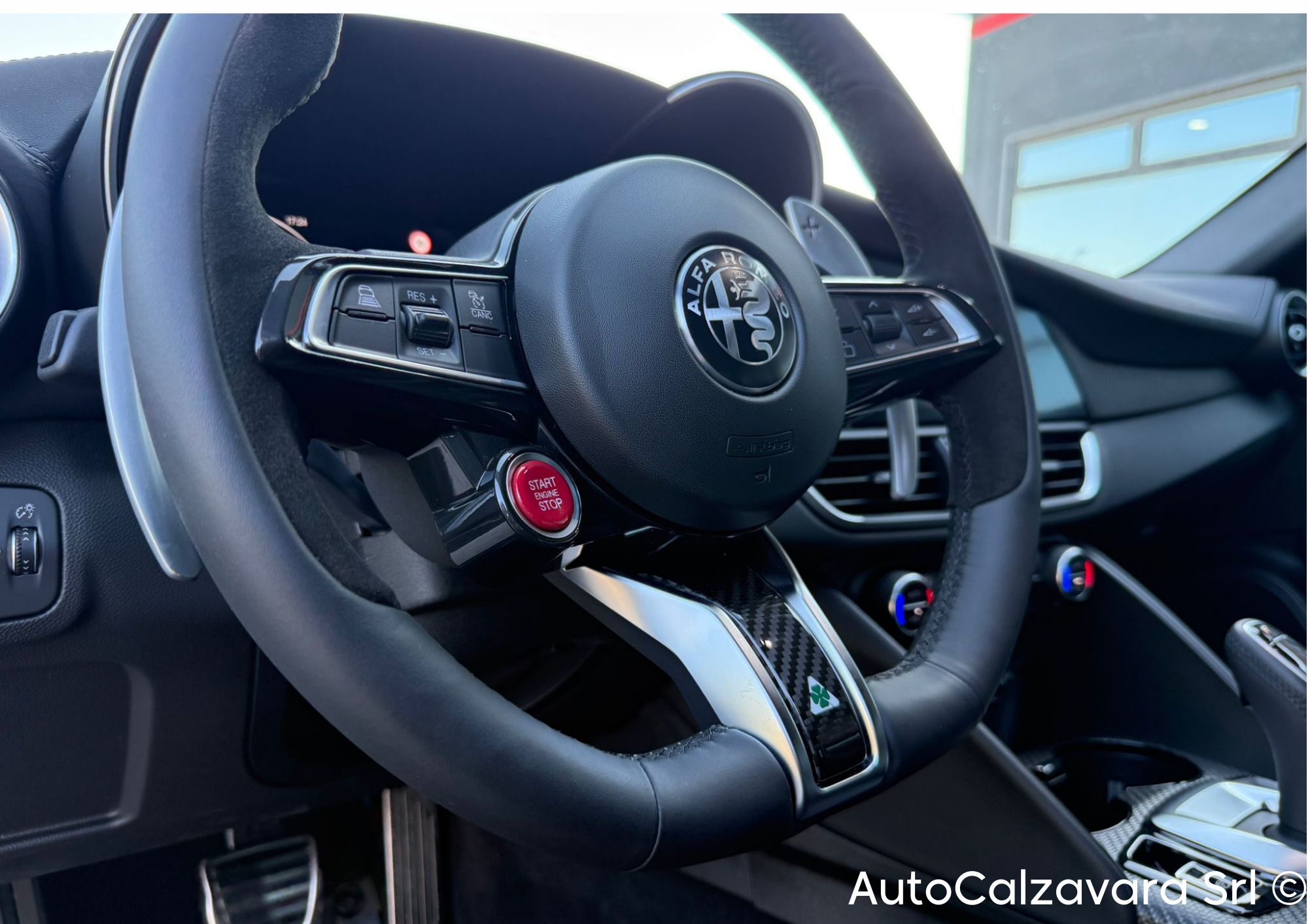 Alfa Romeo Giulia 2.9 V6 Bi-Turbo AT8 Quadrifoglio / NERO VULCANO / R7690282