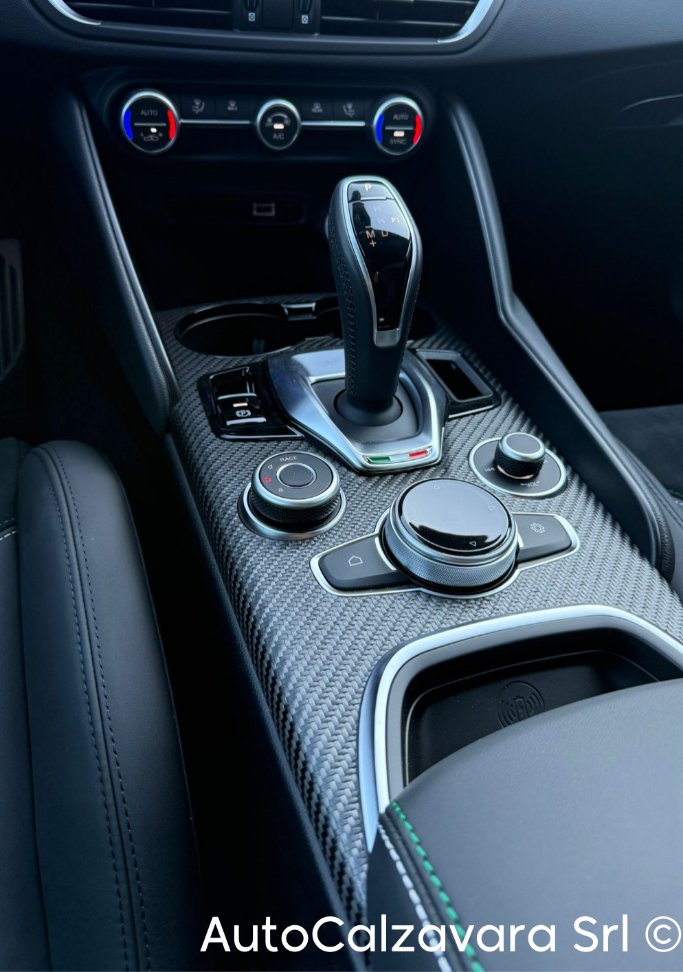 Alfa Romeo Giulia 2.9 V6 Bi-Turbo AT8 Quadrifoglio / NERO VULCANO / R7690282