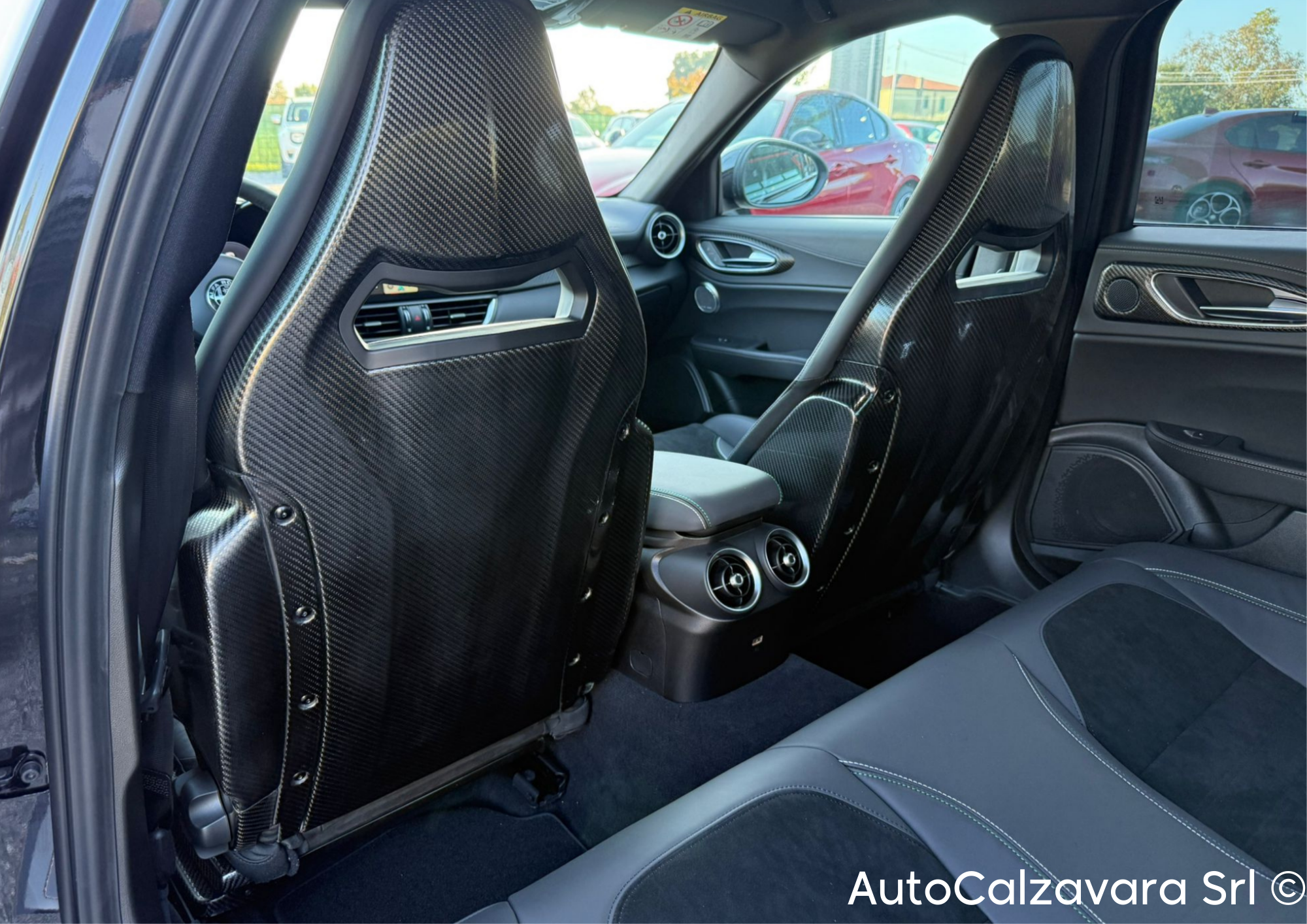 Alfa Romeo Giulia 2.9 V6 Bi-Turbo AT8 Quadrifoglio / NERO VULCANO / R7690282